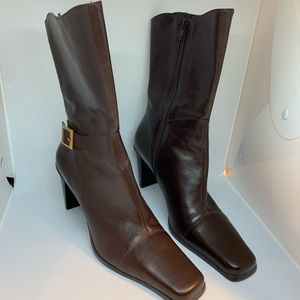Brown leather bootie, size 9M.